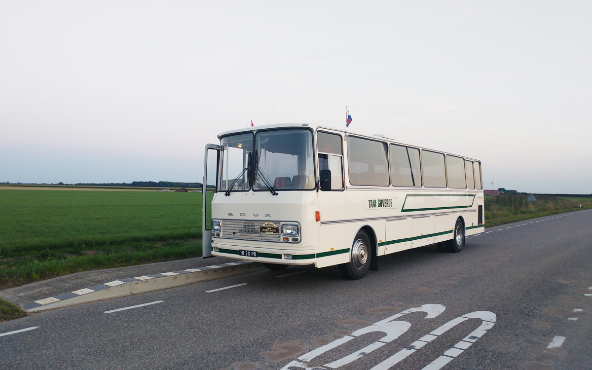 Oldtimer bus voor 50 personen