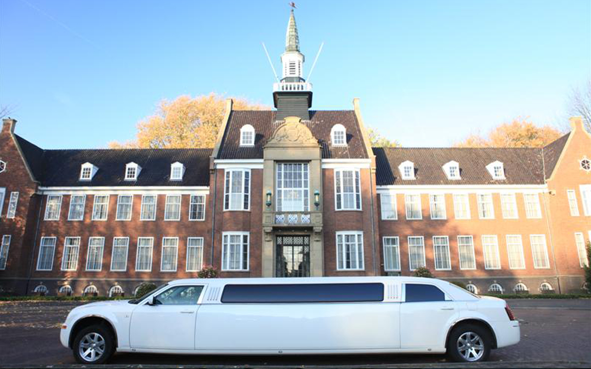 lange witte limousine luxe